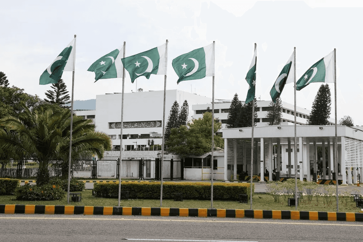 US pins hopes on mediator Pakistan in push to end Iran war