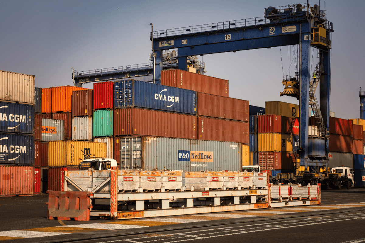 Pakistan to reassess export tax regime as finance minister pledges stability and reforms