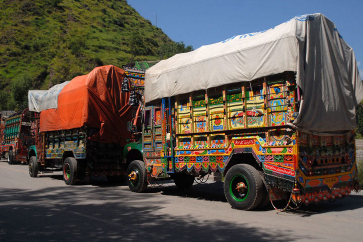 Afghanistan-India transit trade through Pakistan plummets amid shifting regional routes