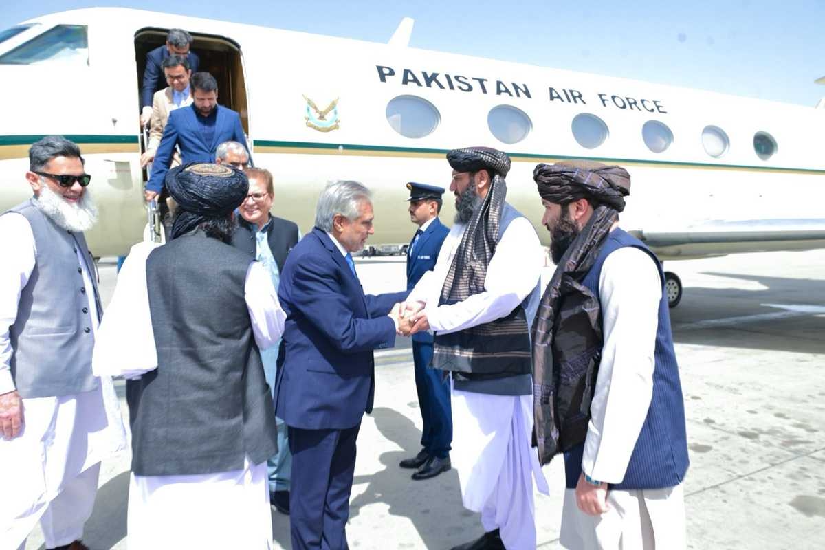 Pakistan foreign minister arrives in Kabul as Afghan deportations rise