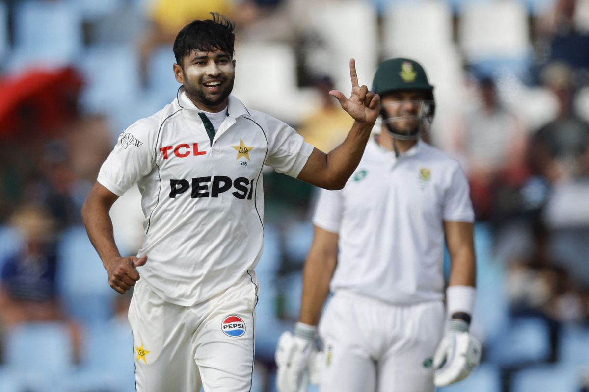 Bowlers bring Pakistan back into first Test in South Africa
