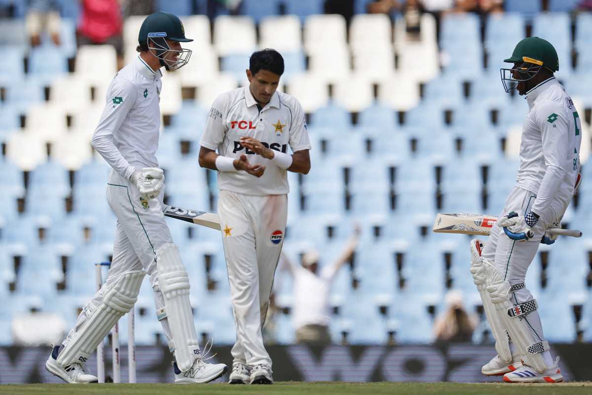 South Africa edges Pakistan in thrilling first Test