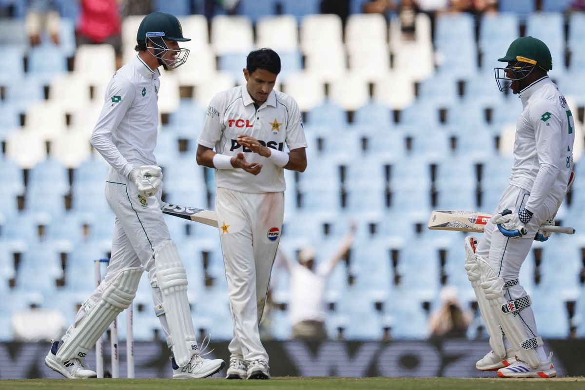 South Africa edges Pakistan in thrilling first Test