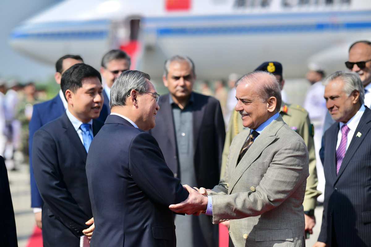 Pakistan, China sign MoUs as Chinese Premier Li arrives for SCO summit