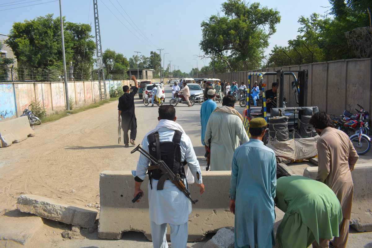 Why are Lakki Marwat policemen protesting?