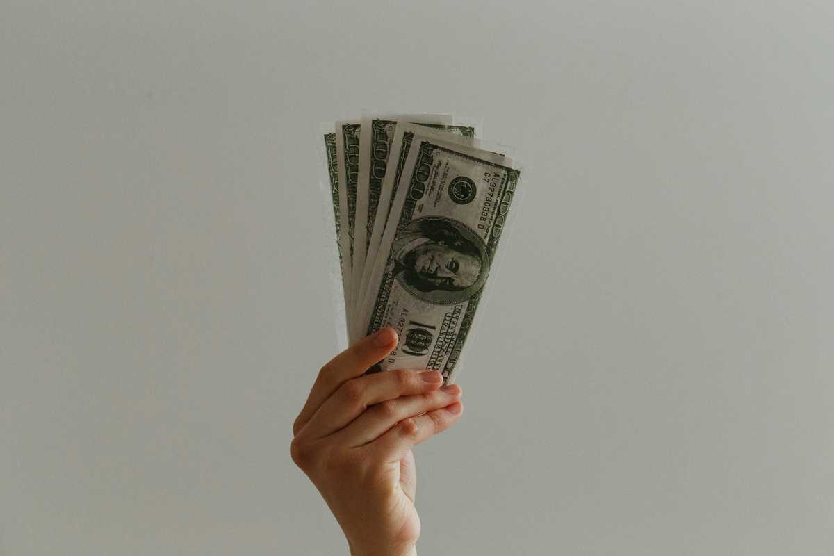 Forex traders urge Pakistan govt to recognize remittances as export earnings