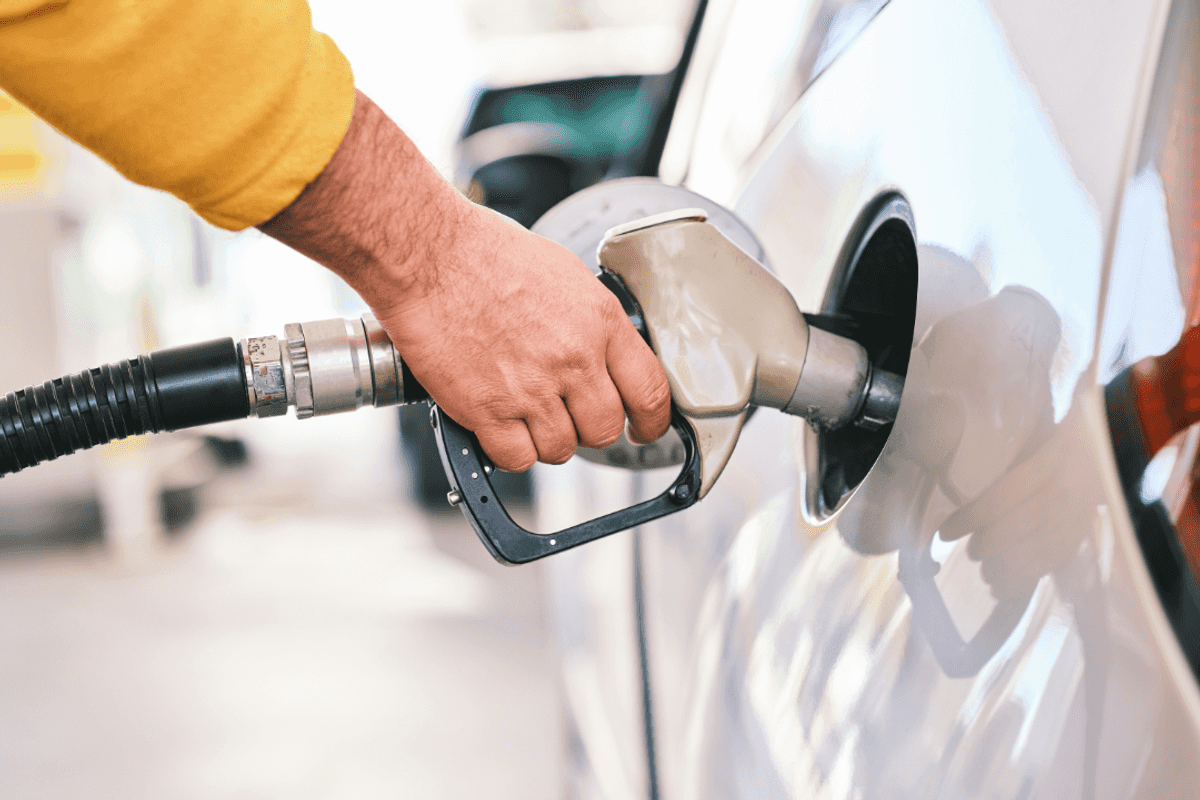 Pakistan set to cut fuel prices by up to PKR 35 per litre as global oil benchmarks tumble