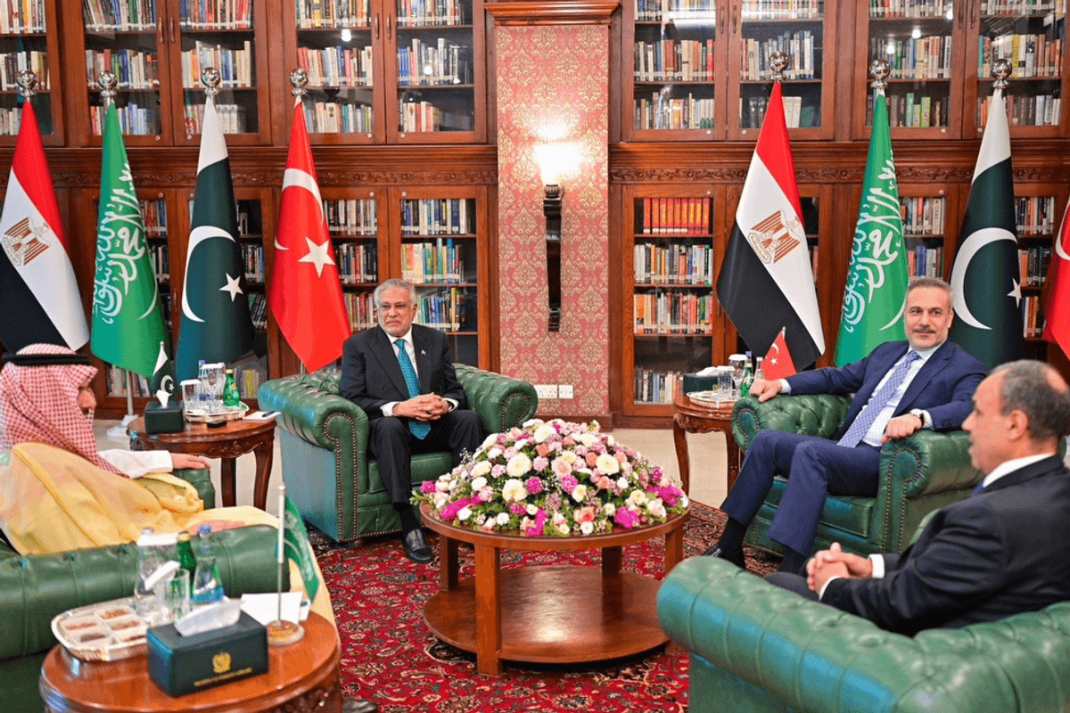 Pakistan signals readiness to facilitate US-Iran talks after regional diplomatic meeting