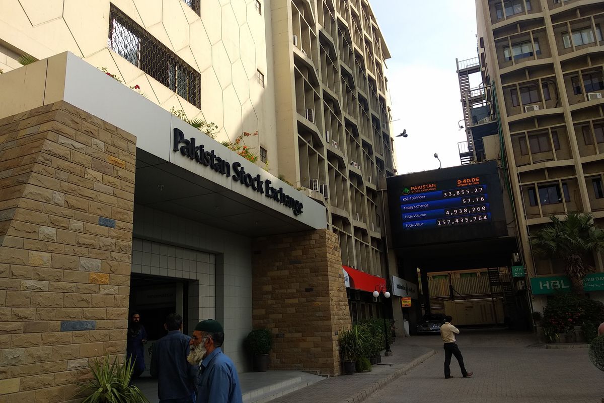 Pakistan stocks decline as government to terminate power producers’ contracts