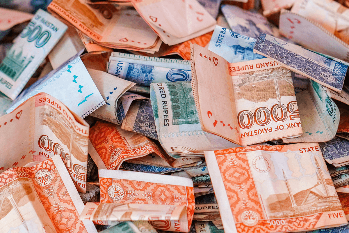 Pakistani banks post net profit of PKR 137 billion in 2024's second quarter