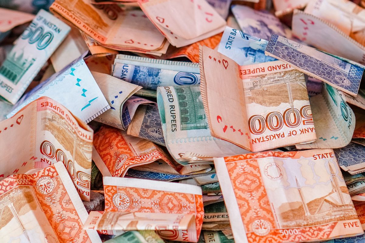 Pakistani banks post net profit of PKR 137 billion in 2024's second quarter