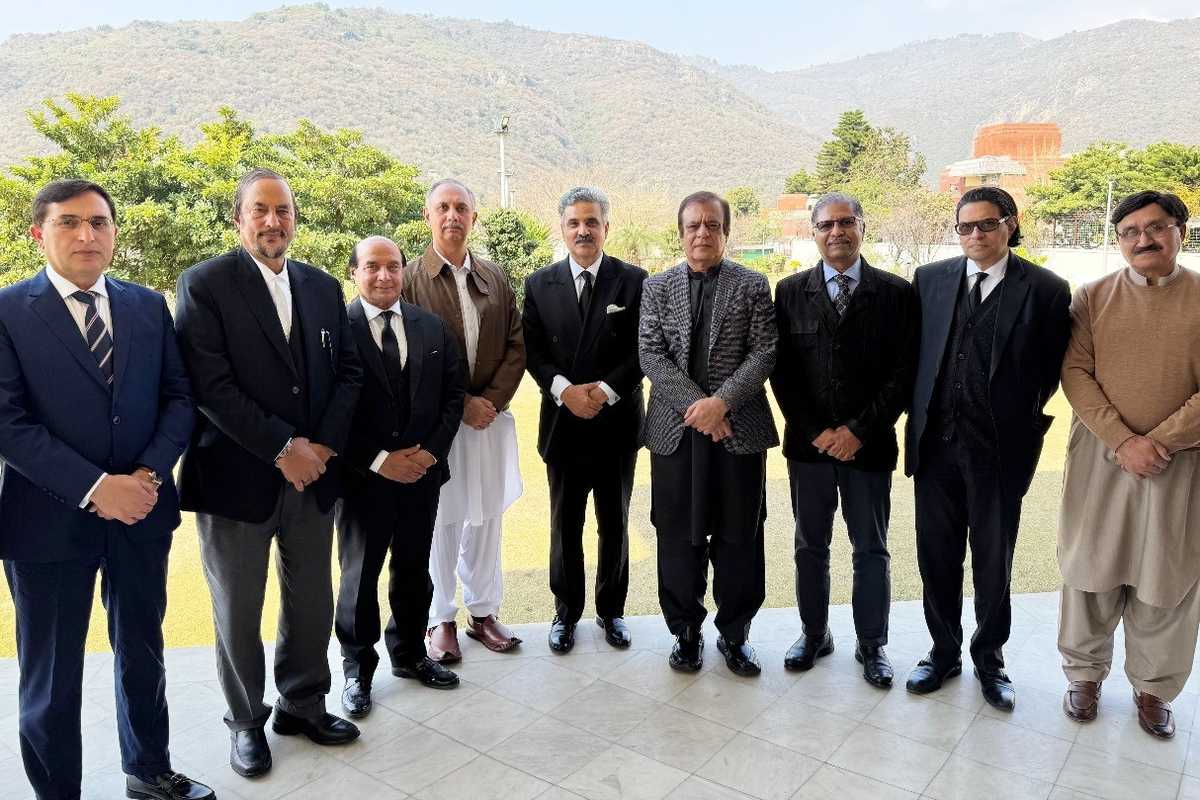 Pakistan opposition leaders meet Chief Justice to seek Imran Khan's release