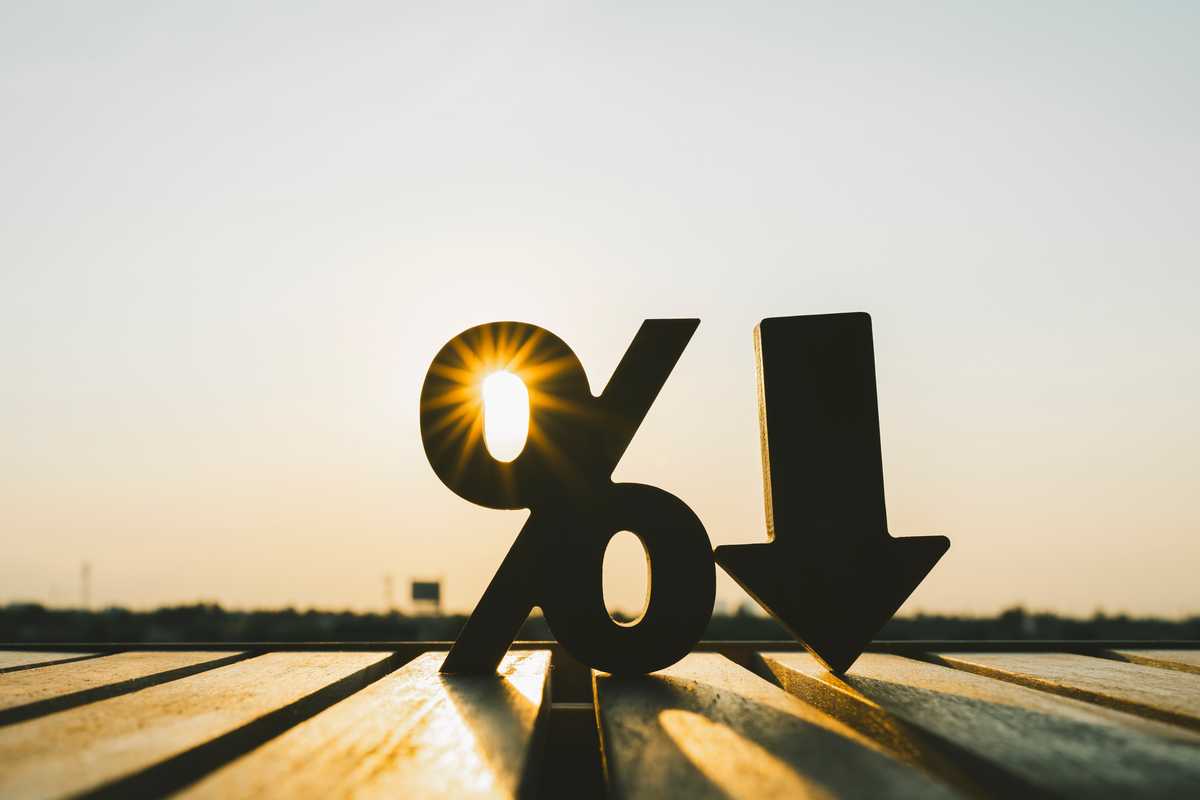 Pakistan’s inflation eases to 6.5 year low of 4.07%