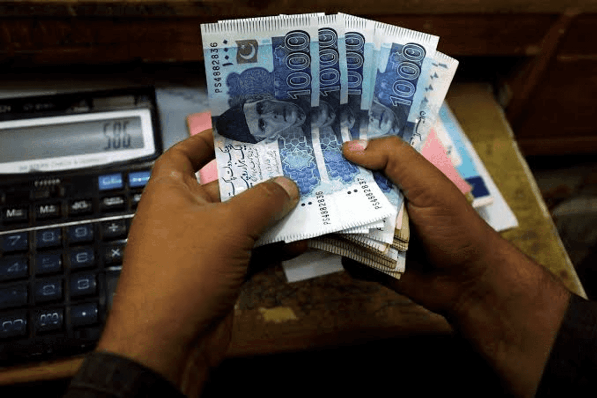 Pakistan’s economy seen growing 3.84% in FY27 despite inflation, oil risks