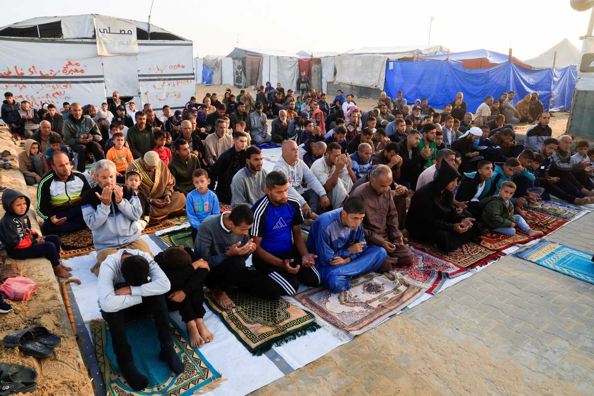 Overcrowding forces halt to Gaza aid distribution, Eid holiday marked by violence