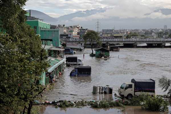 Nepal flood death toll rises to 939 as rescue efforts enter sixth day