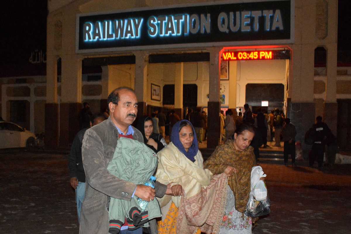 Pakistani forces rescue 155 hostages from hijacked train