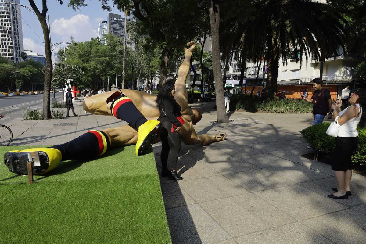 Mexico teachers storm government building days before 2026 World Cup