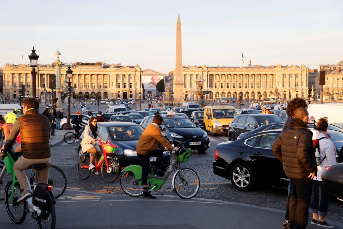 Paris banishes through-traffic from city center