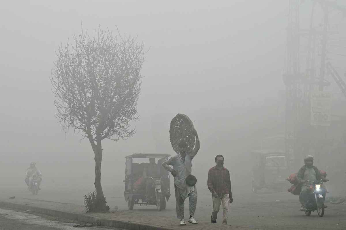 Smog drops from hazardous to unhealthy in Pakistan's Lahore
