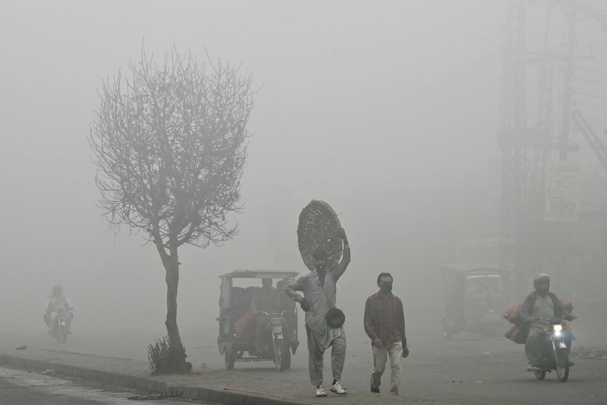 Smog drops from hazardous to unhealthy in Pakistan's Lahore