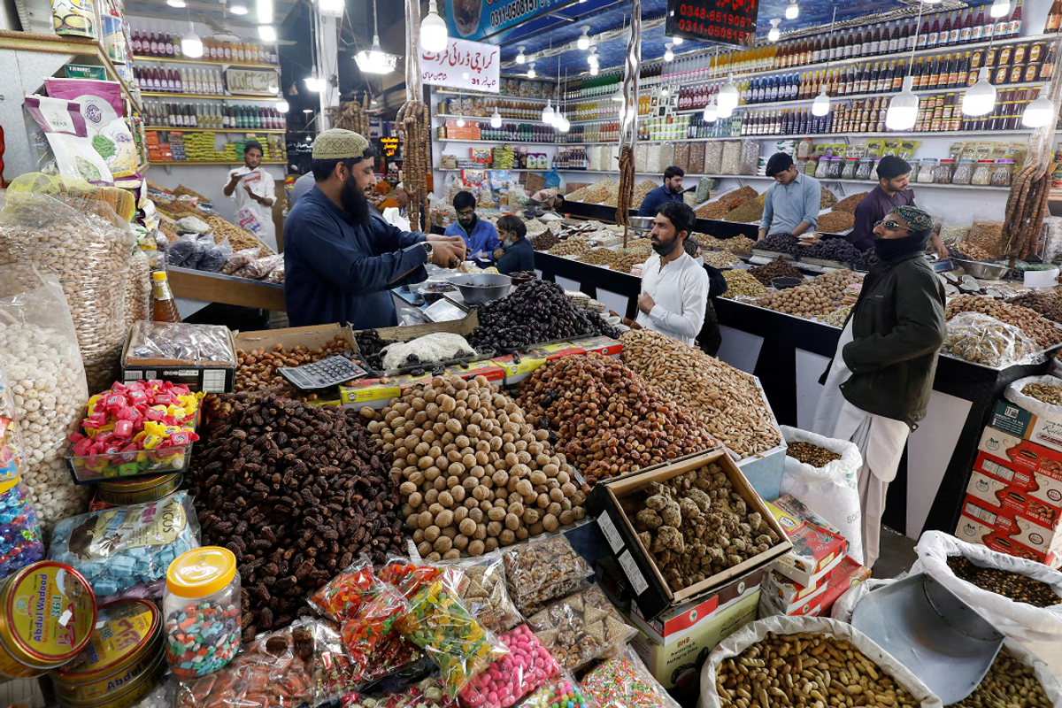 Pakistan consumer confidence dips amid inflation and job concerns