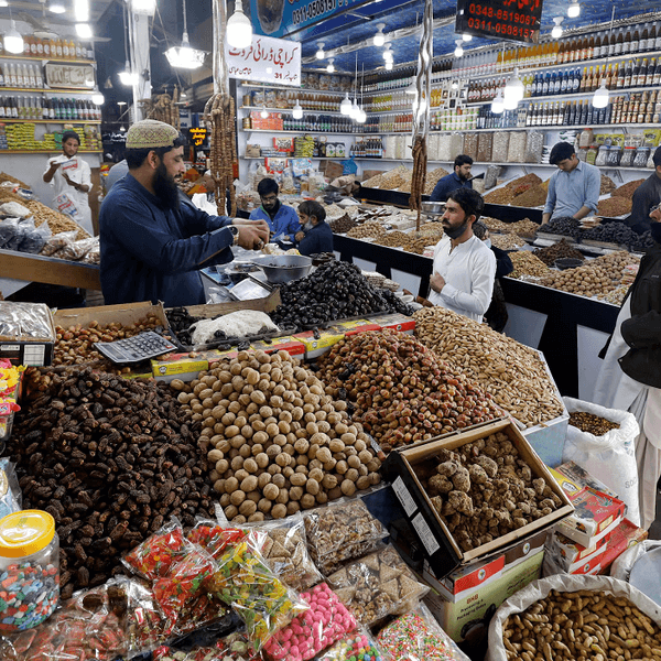 Pakistan extends austerity measures to June 30, eases grocery store hours