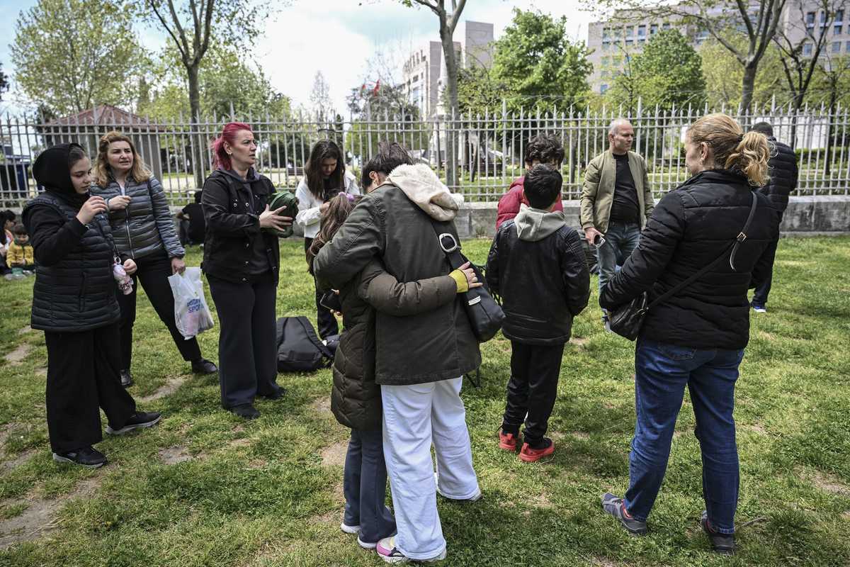 Powerful earthquake of 6.2 magnitude shakes Istanbul