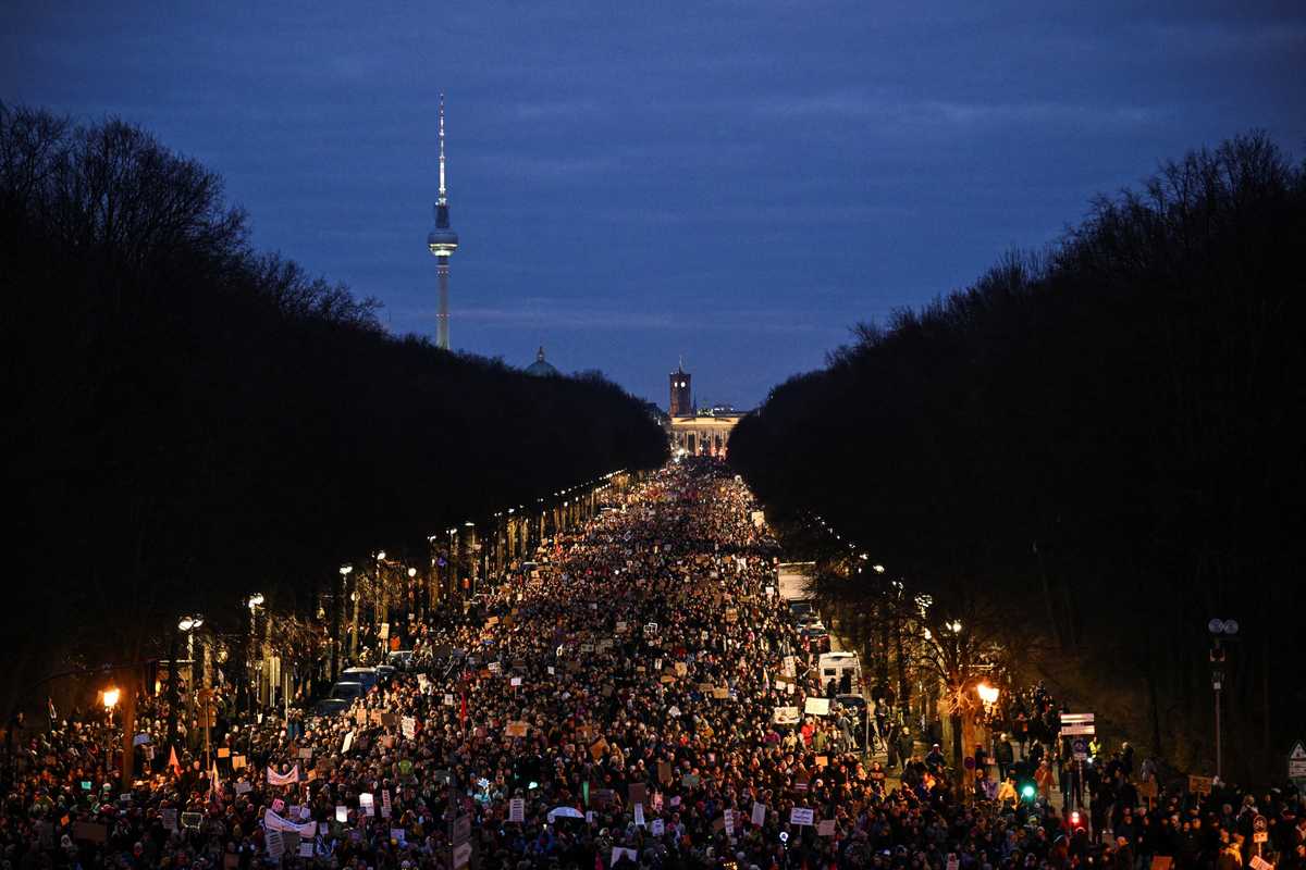 Tens of thousands protest in Berlin against far right