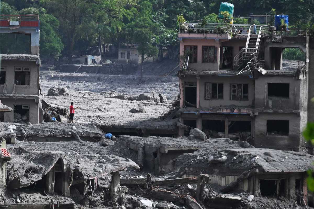 Combined China-Nepal flood death toll surpasses 1,000 as tunnel rescue efforts face grim odds