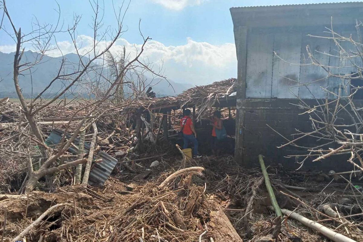 Philippines braces for typhoon Man-yi as Usagi weakens