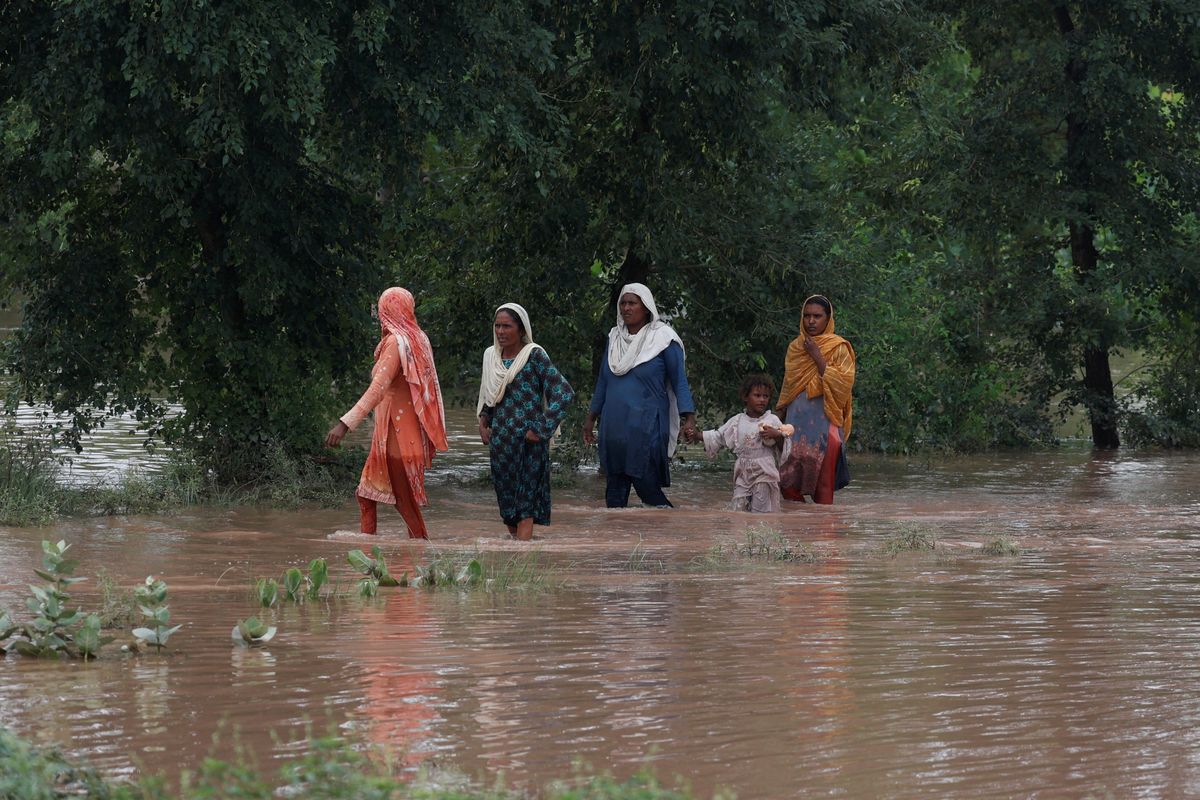 Pakistan floods threaten food supply, inflation seen near 4%