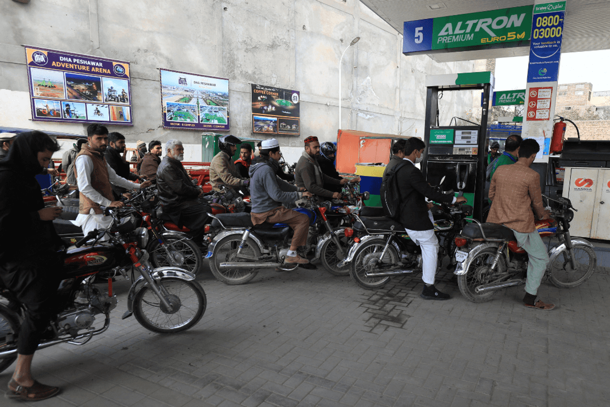 Fuel prices likely to rise in Pakistan as global oil costs climb