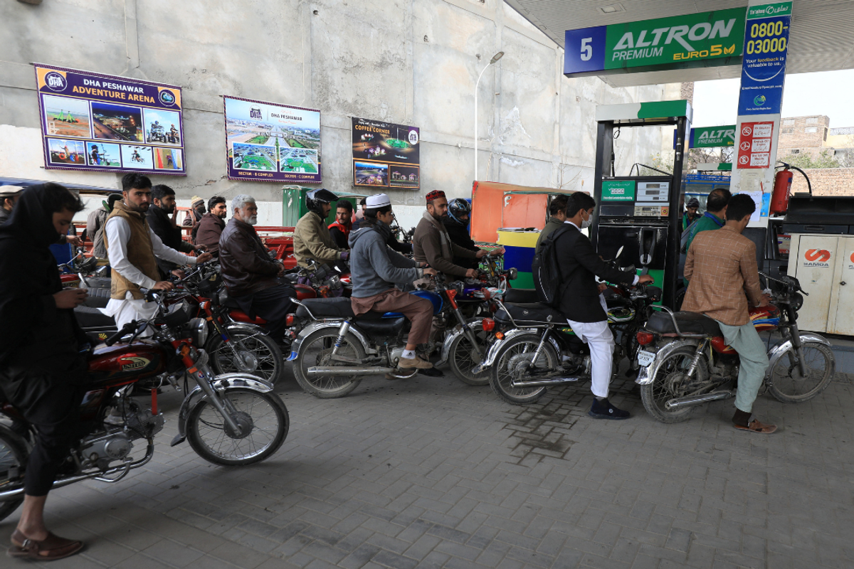 Fuel prices likely to rise in Pakistan as global oil costs climb
