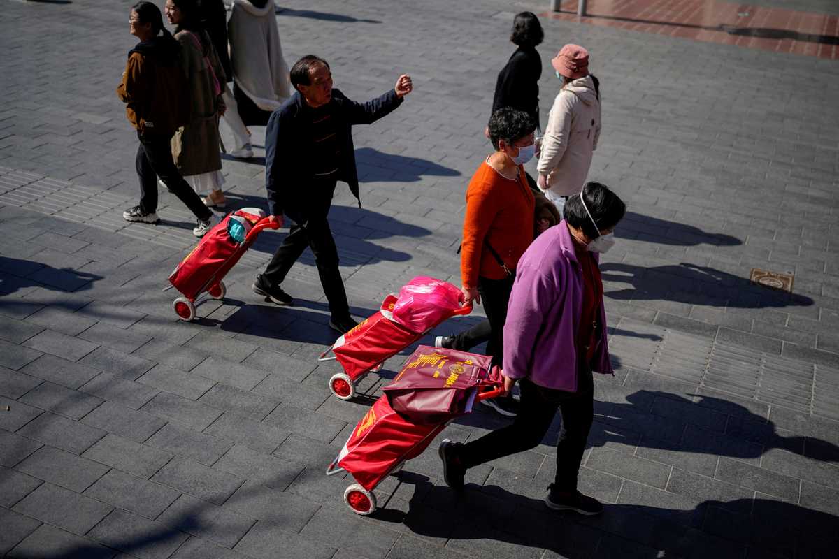 Shanghai knife attack kills 3 on eve of China's National Day