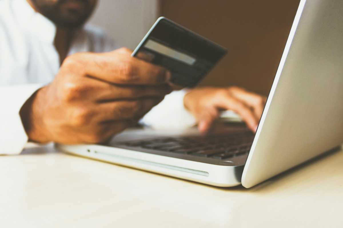 Pakistan targets credit card spenders in crackdown on non-filers