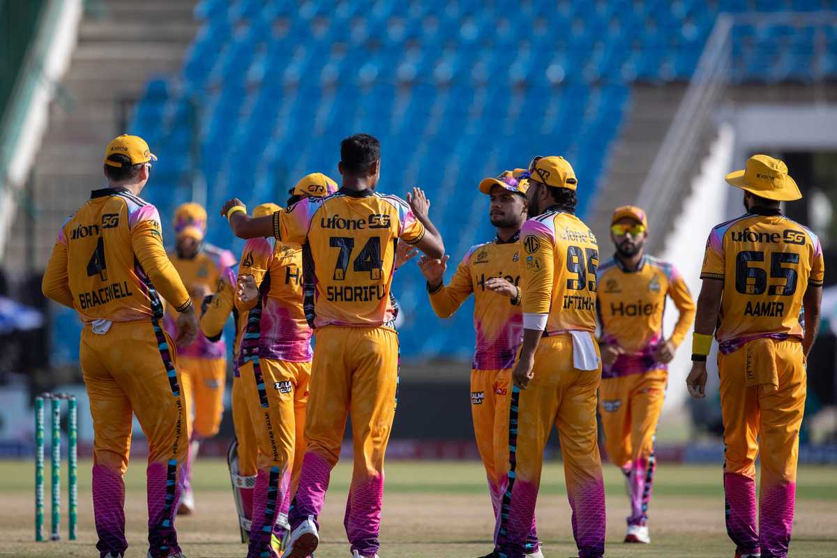 All-round Peshawar Zalmi rout Lahore Qalandars