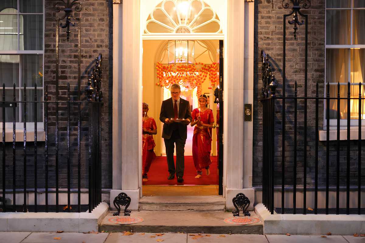 UK govt apologizes after meat, alcohol served at Diwali event