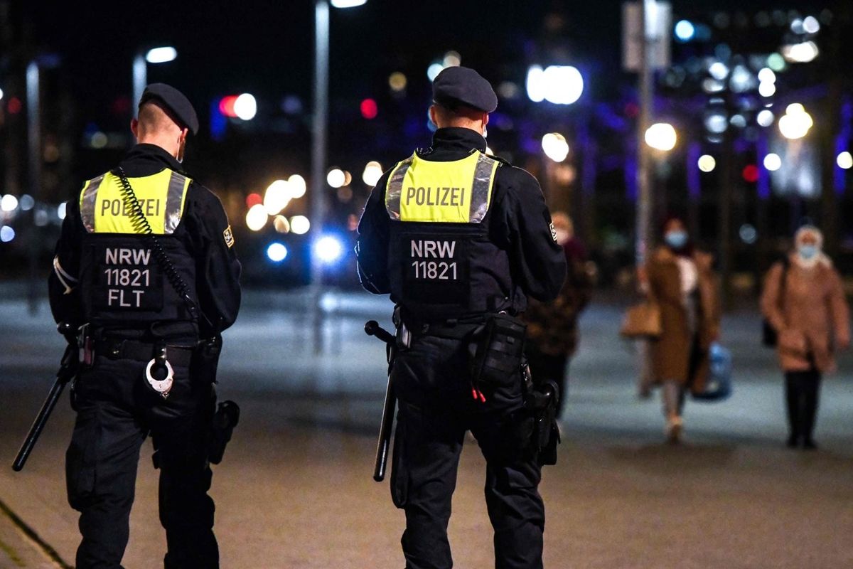 German police arrest teenage suspect over bomb plot