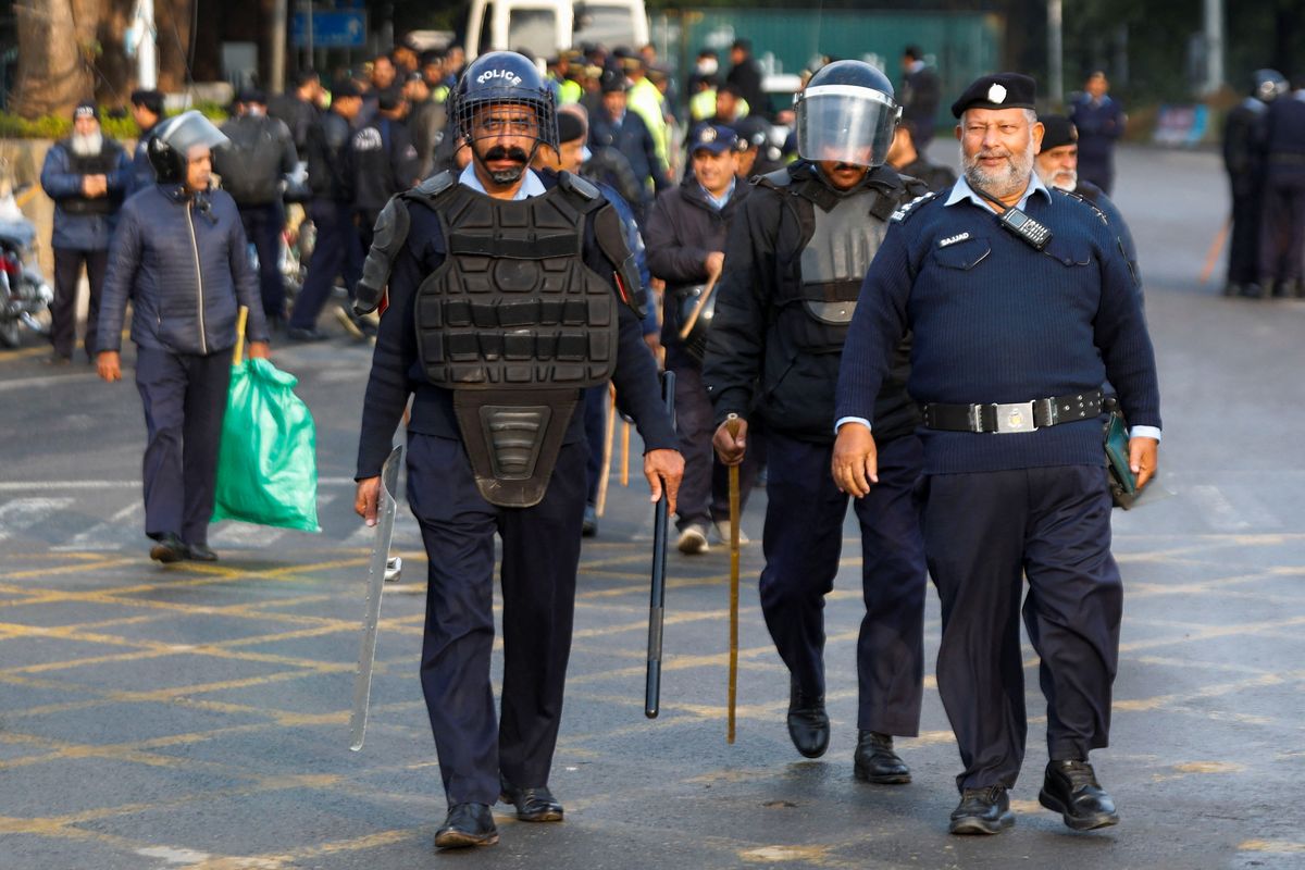 Pakistan's capital police defy court order, rearrest opposition protesters