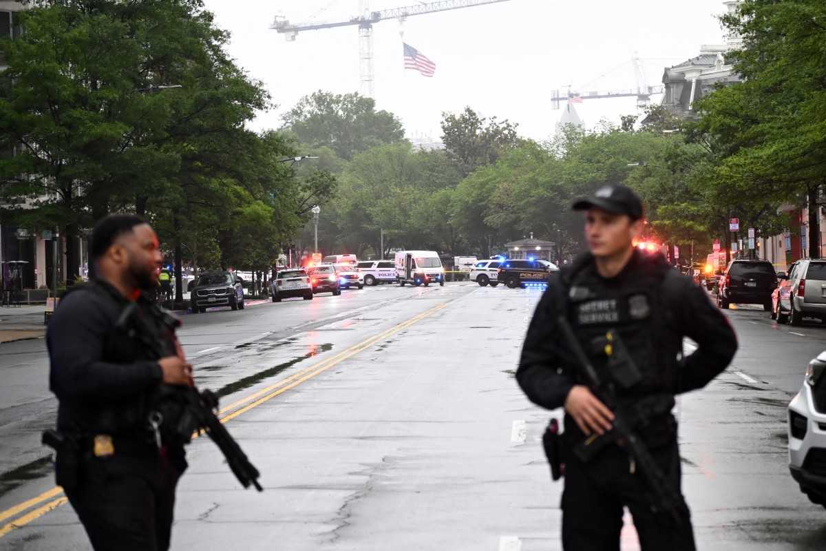 Gunman killed by US Secret Service after opening fire near White House