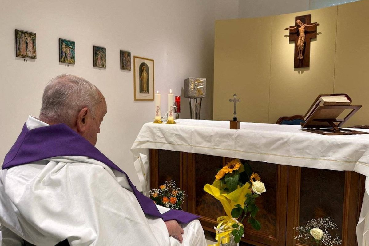 Pope Francis seen in hospital for first time as Vatican releases photo