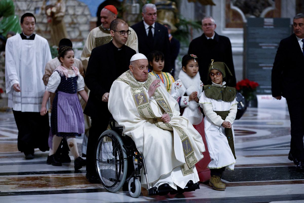 Pope kicks off Christmas under shadow of war