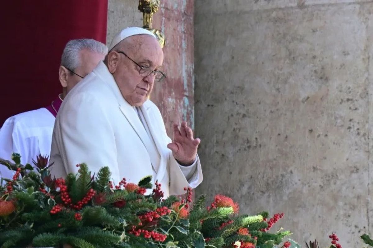 Pope calls for 'arms to be silenced' across world