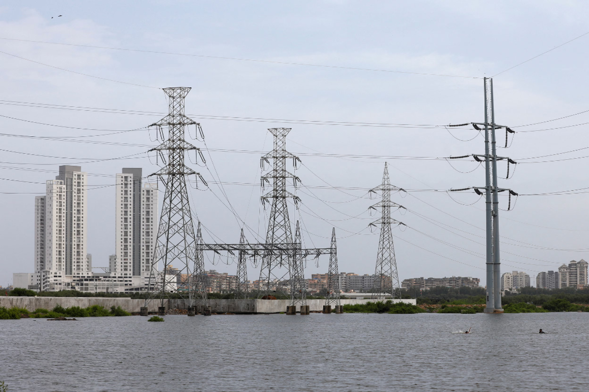 Pakistan’s power generation drops 3.7% in October as grid demand weakens