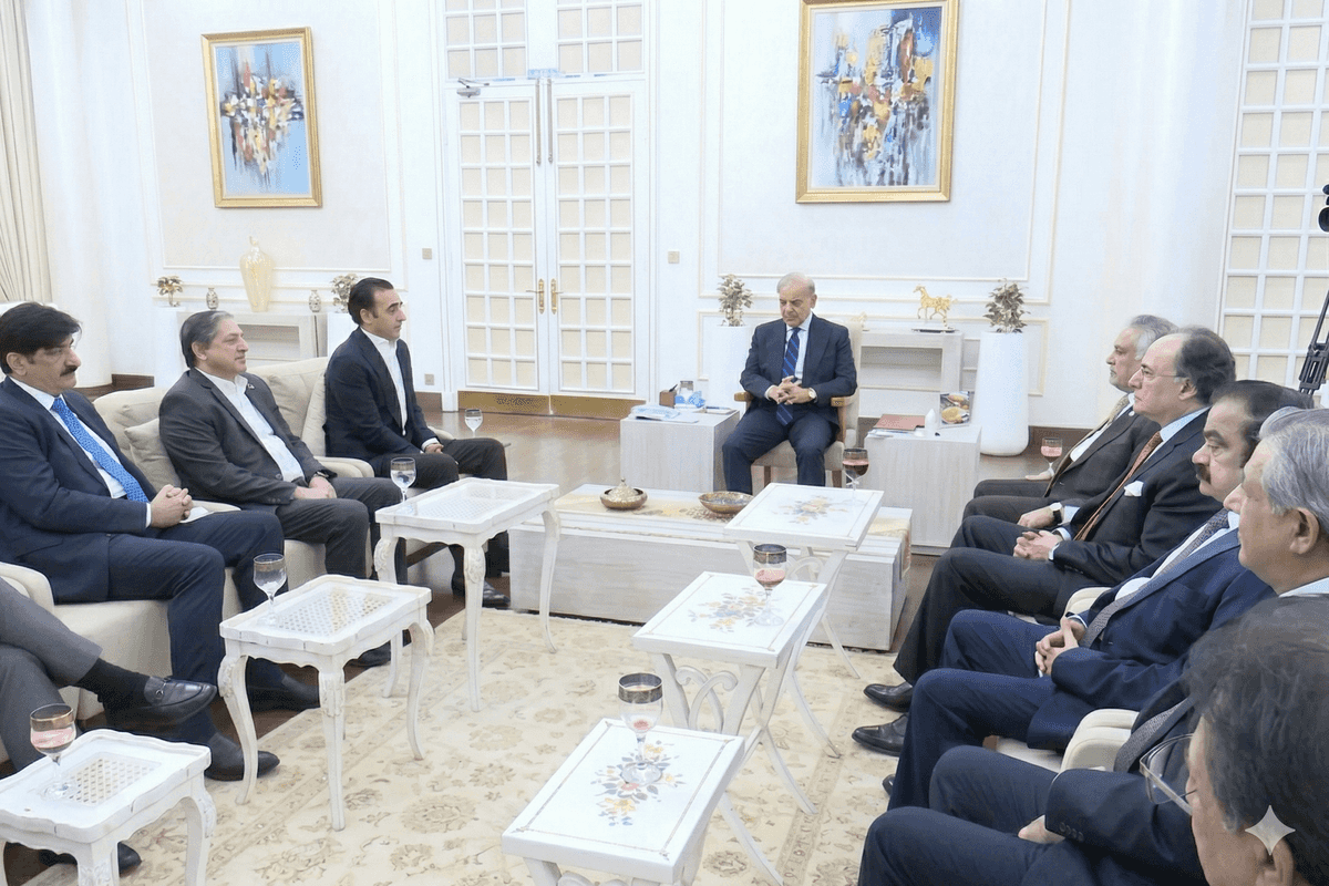 Pakistan steps up peace diplomacy as PM meets key coalition partner