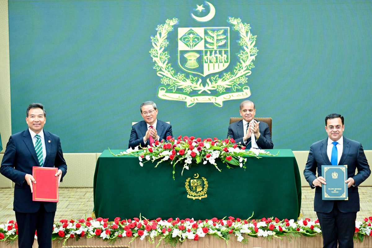 Chinese PM meets top Pakistani leadership, pledges support for counterterrorism and stability