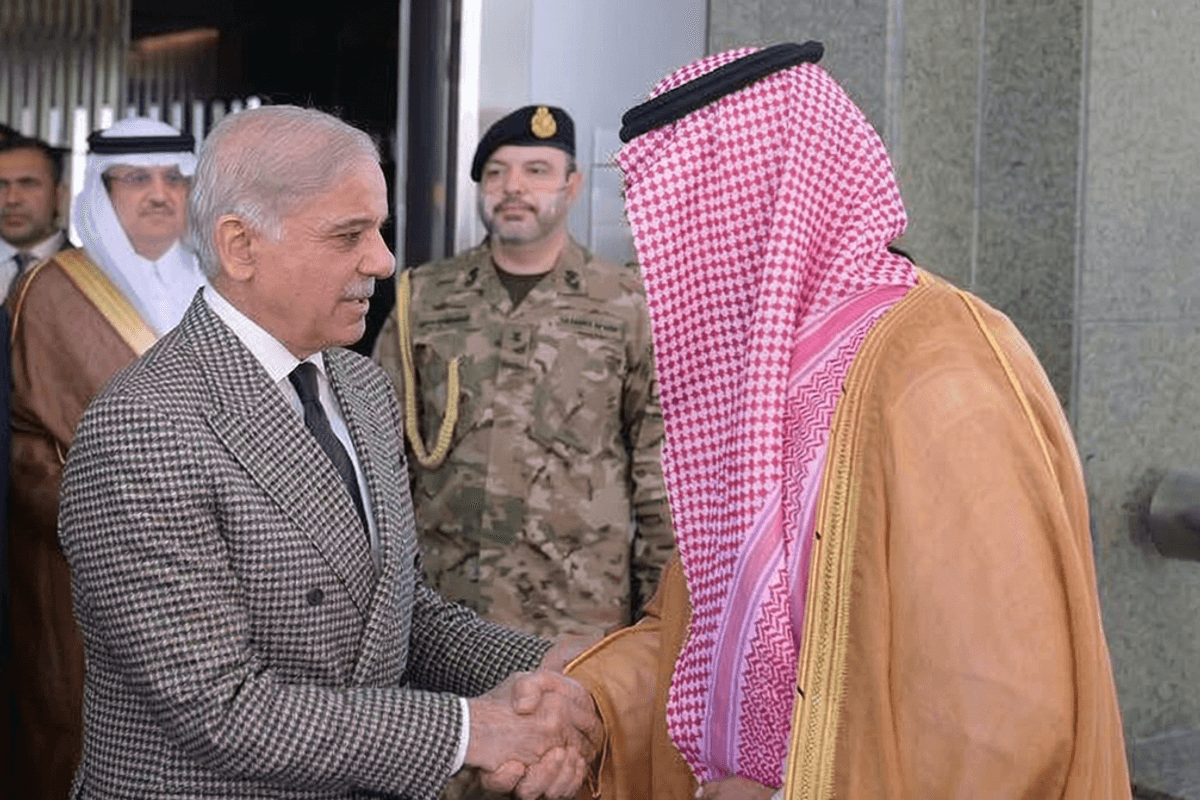 Pakistan’s prime minister arrives in Saudi Arabia amid Mideast tensions