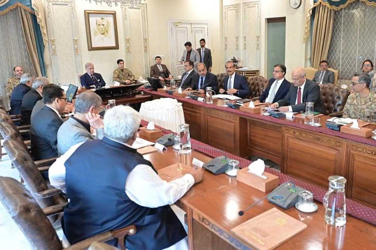 Pakistan enforces early market closures to conserve energy amid Mideast crisis