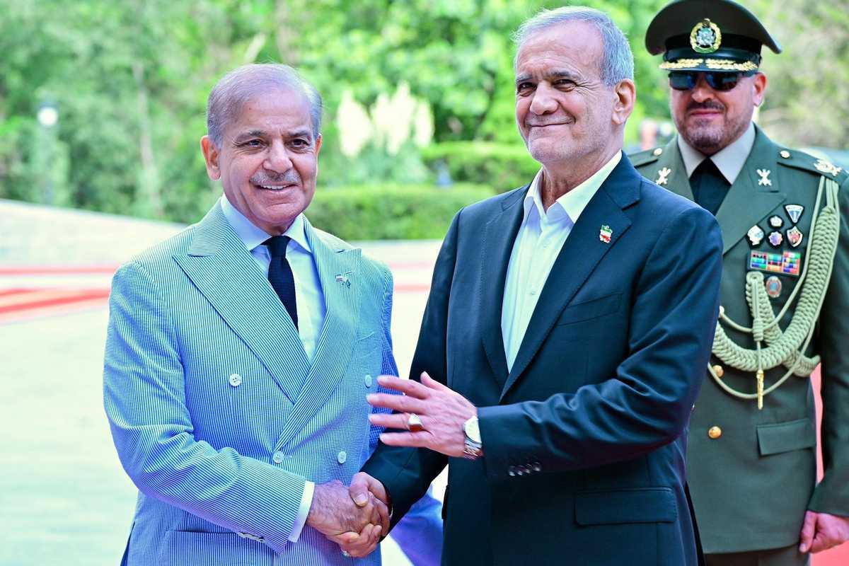 Pakistan PM, Iranian president hold phone talk to discuss regional stability and diplomacy